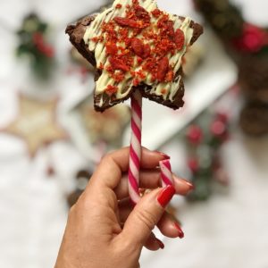 Torches Brownies Senza Burro, i brownies su stecco! Un'idea originale e simpatica per servire i famosi dolci americani!
