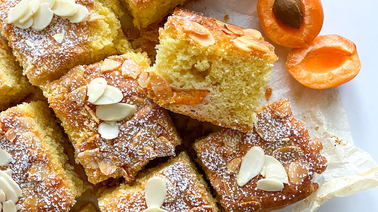 torta di albicocche e mandorle senza burro