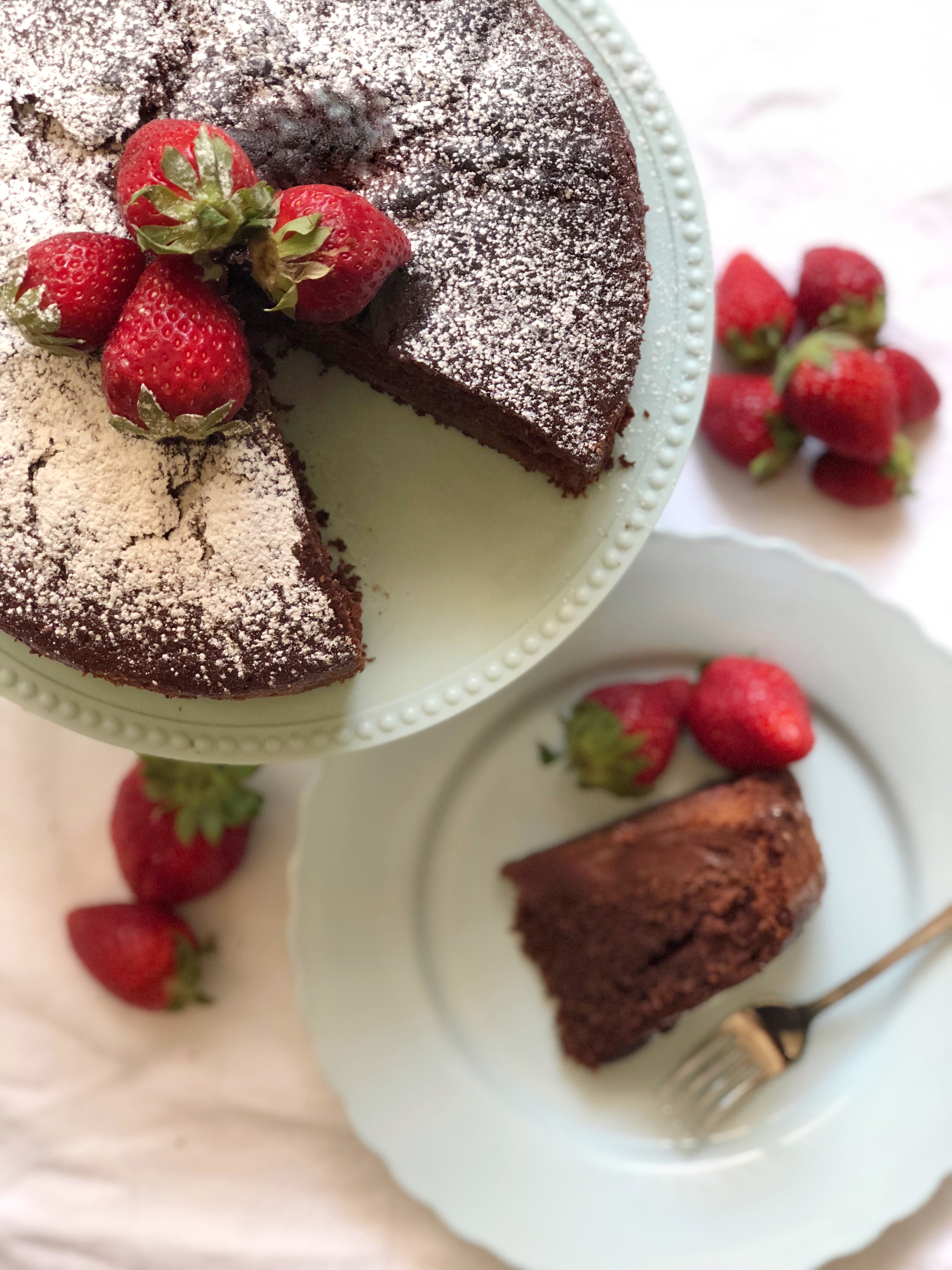 Torta Cioccolato e Fragole Senza Burro e Uova