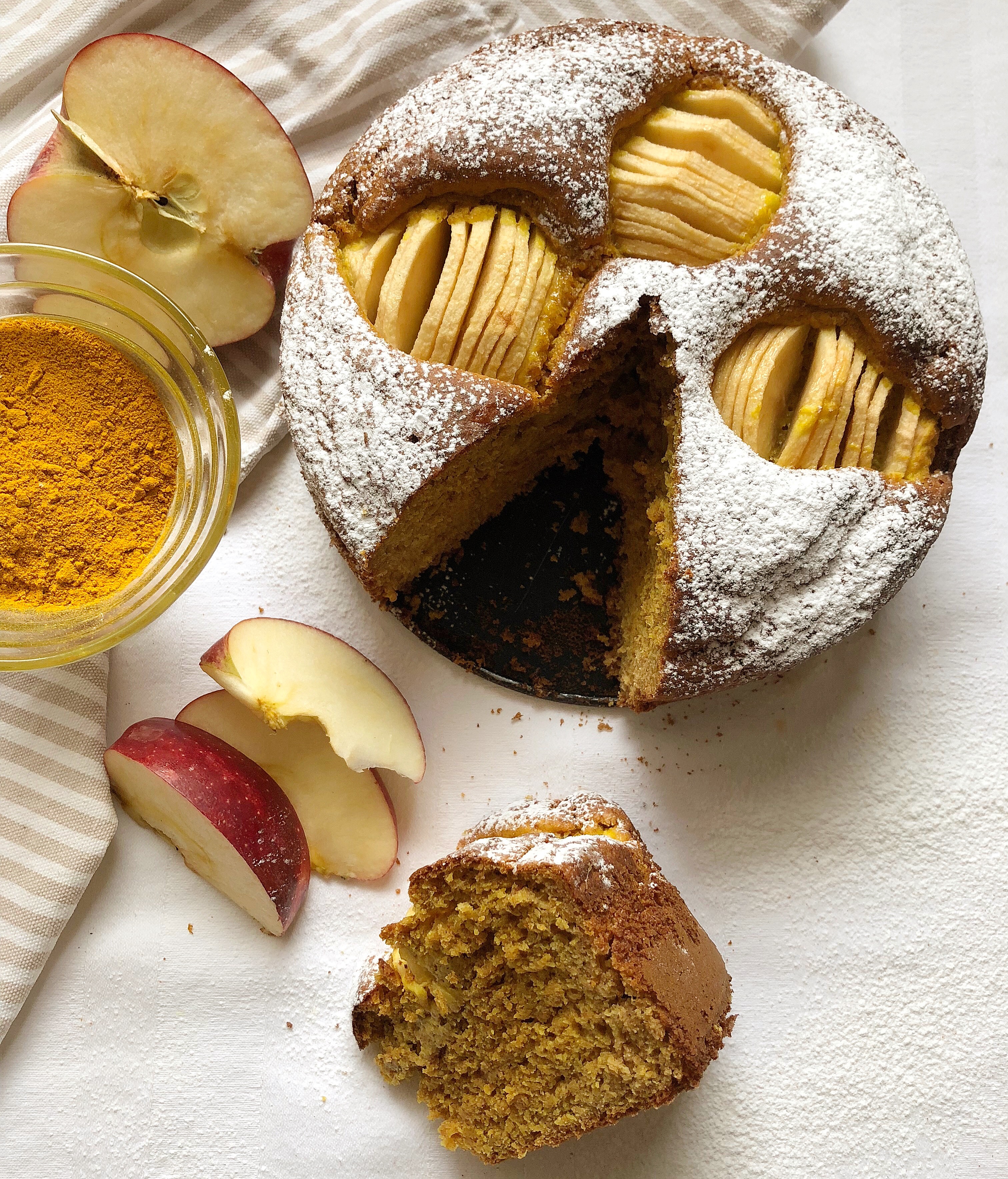 Torta alla Curcuma e Mele Senza Burro