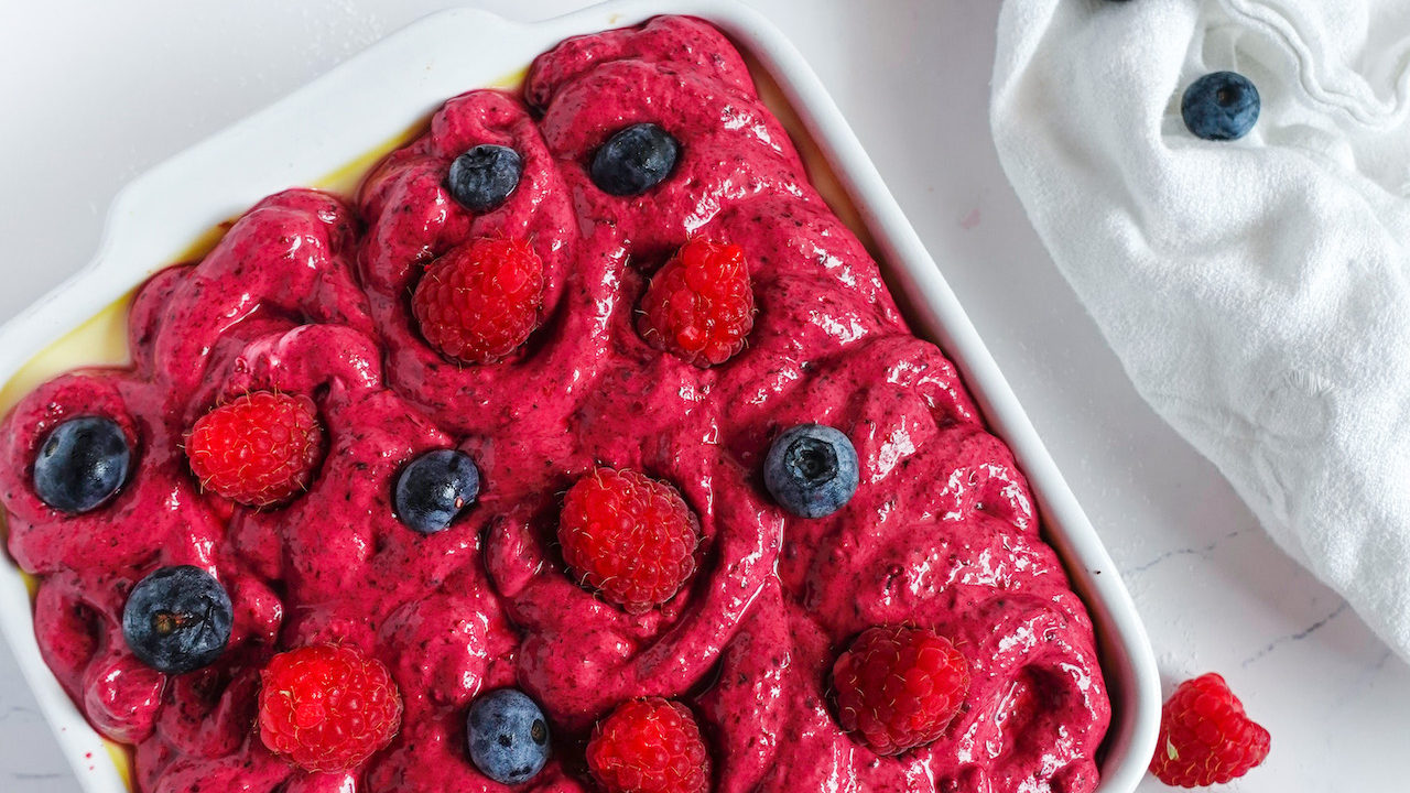 Tiramisù proteico ai frutti di bosco