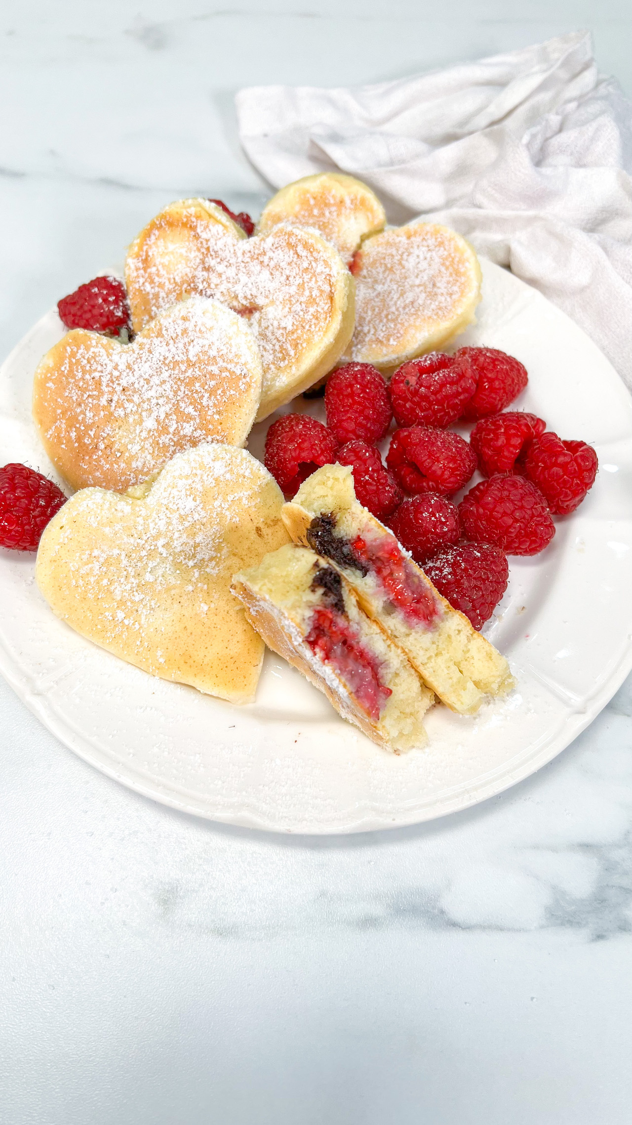 Pancake a forma di cuore senza stampo: colazione romantica